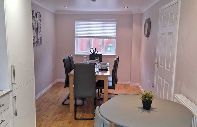 Dog Friendly - 4 Bed House - Sleeps 10 - Pool Table - Photo 31