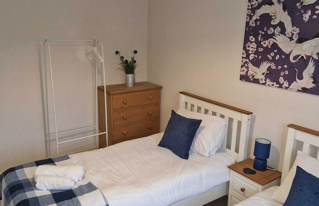 Dog Friendly - 4 Bed House - Sleeps 10 - Pool Table - Photo 8