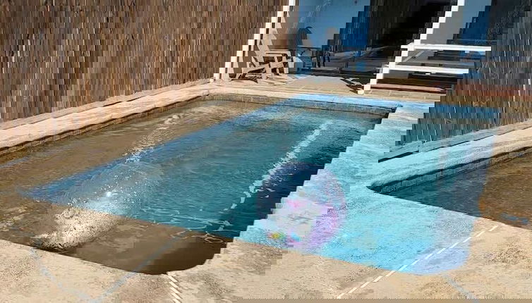 Foto 1 - Sparky's Pool House