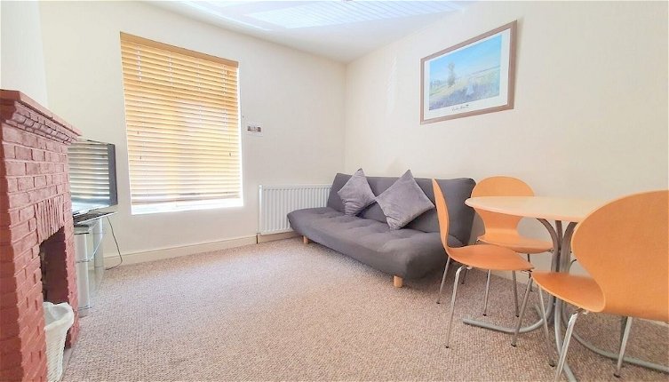 Photo 1 - 2-bed Flat With Superfast Wi-fi DW Lettings 29br