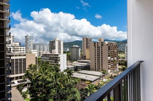 Foto 34 - Breezy 12th Floor Waikiki Condo with FREE Parking by Koko Resort Vacation Rentals
