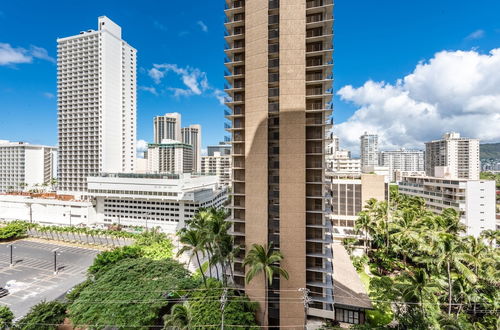 Foto 36 - Breezy 12th Floor Waikiki Condo with FREE Parking by Koko Resort Vacation Rentals