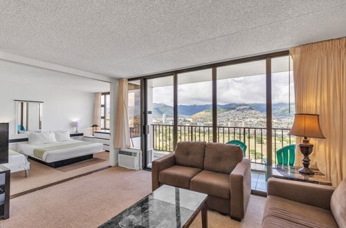 Photo 18 - 21st Floor Condo With View of Ko'olau Mountains and the Ala Wai Canal by Koko Resort Vacation Rentals