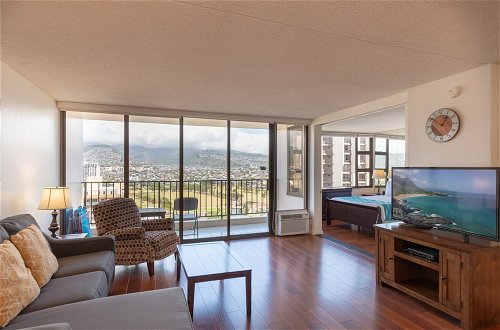 Photo 55 - 21st Floor Condo With View of Ko'olau Mountains and the Ala Wai Canal by Koko Resort Vacation Rentals