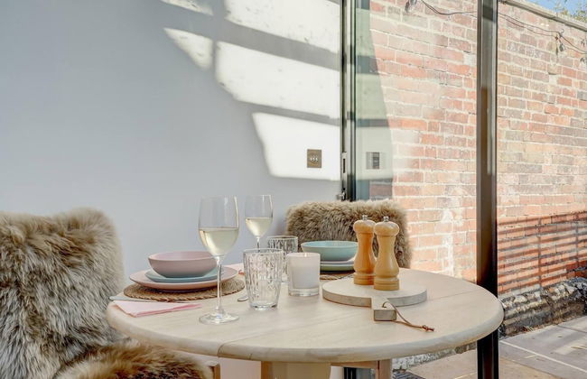 Luxury 1 bed Cottage With hot tub and log Burner - Foto 6