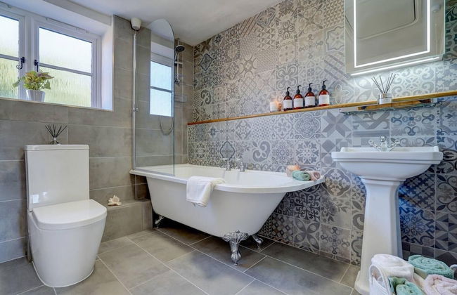 Luxury 1 bed Cottage With hot tub and log Burner - Foto 16