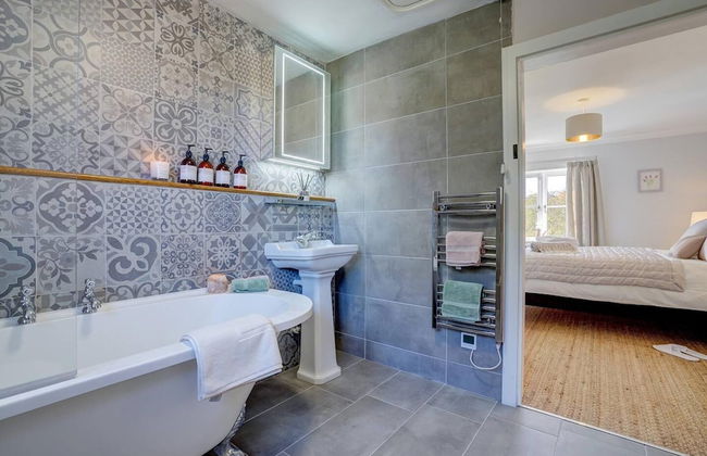 Luxury 1 bed Cottage With hot tub and log Burner - Foto 17