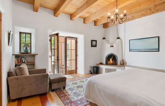 El Torreon - Exclusive Luxury Home, Nestled Next to Water and Trees - Photo 9