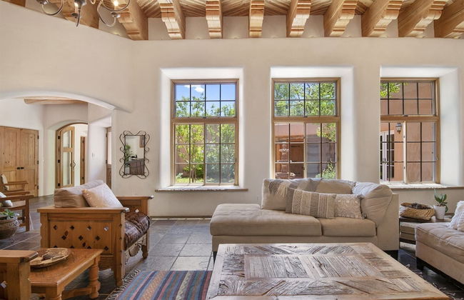 El Torreon - Exclusive Luxury Home, Nestled Next to Water and Trees - Photo 14