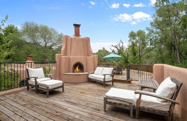 El Torreon - Exclusive Luxury Home, Nestled Next to Water and Trees - Photo 22