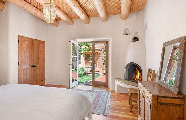 El Torreon - Exclusive Luxury Home, Nestled Next to Water and Trees - Photo 6