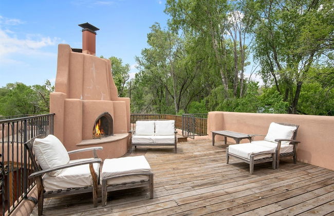 El Torreon - Exclusive Luxury Home, Nestled Next to Water and Trees - Photo 21