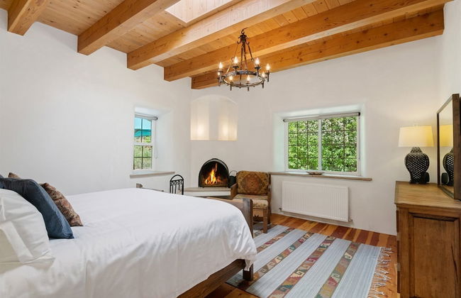 El Torreon - Exclusive Luxury Home, Nestled Next to Water and Trees - Photo 8