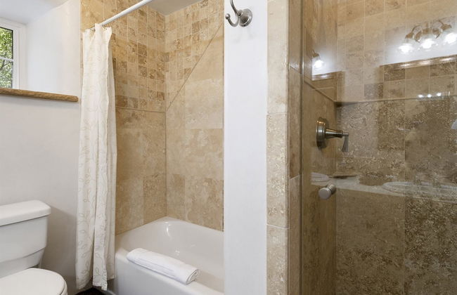 El Torreon - Exclusive Luxury Home, Nestled Next to Water and Trees - Photo 31