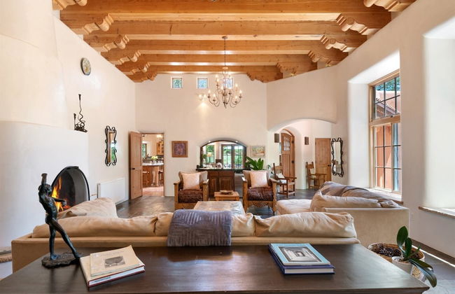 El Torreon - Exclusive Luxury Home, Nestled Next to Water and Trees - Photo 13