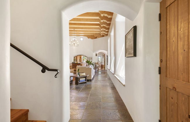 El Torreon - Exclusive Luxury Home, Nestled Next to Water and Trees - Photo 16