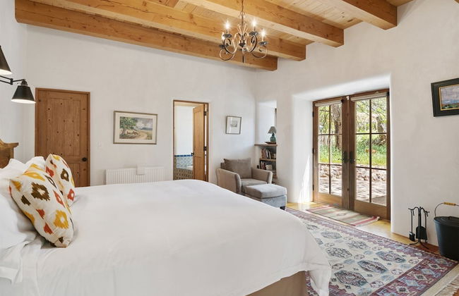 El Torreon - Exclusive Luxury Home, Nestled Next to Water and Trees - Photo 5