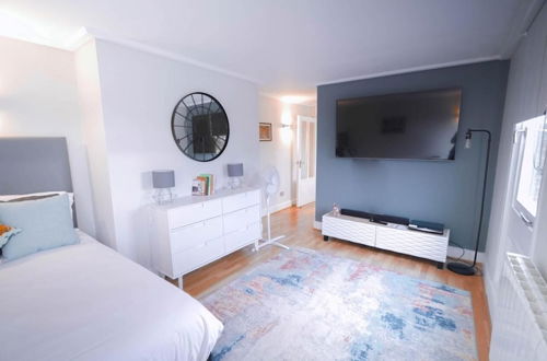 Photo 12 - Camden Serviced Apartments by Globe