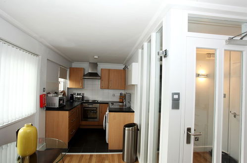 Photo 8 - Camden Serviced Apartments by Globe