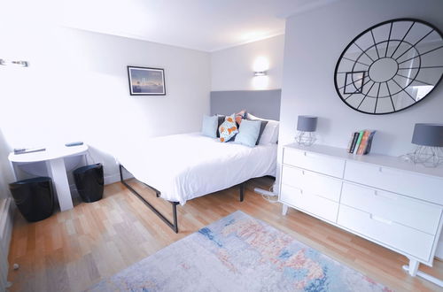 Photo 7 - Camden Serviced Apartments by Globe