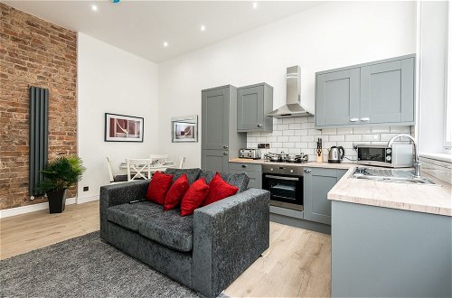 Photo 14 - Stunning City Centre 2 Bedroom Apartments