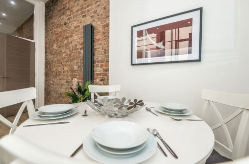Photo 3 - Stunning City Centre 2 Bedroom Apartments