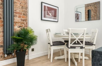 Photo 2 - Stunning City Centre 2 Bedroom Apartments