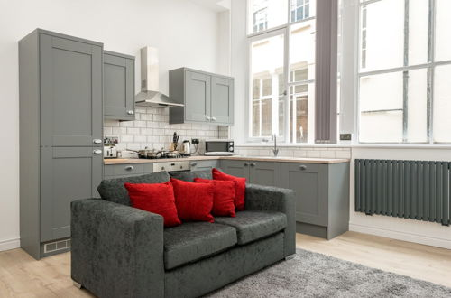 Photo 7 - Stunning City Centre 2 Bedroom Apartments