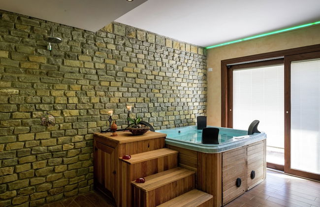 Chic Farmhouse with Sauna, Whirlpool, Patio, Hot Tub, Garden - Foto 18