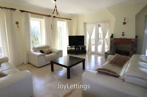 Photo 3 - Villa FT01 by JoyLettings