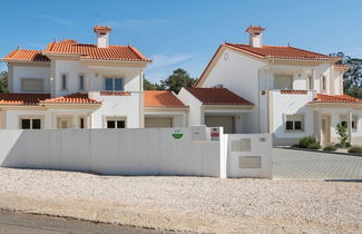 Photo 1 - Modern Holiday Home in Lisbon With Private Pool & Jacuzzi! Ncasa Aurélie