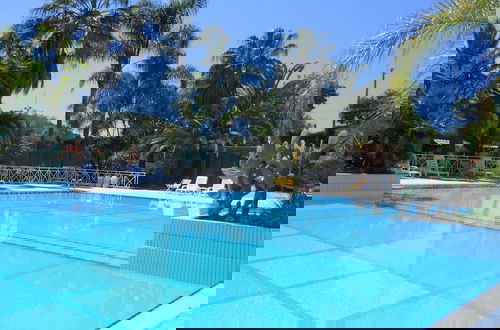 Foto 13 - Holiday House with Pool near Sea, Beach, & Caves