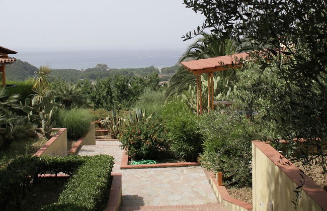 Holiday House with Pool near Sea, Beach, & Caves - Foto 2
