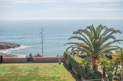 Photo 47 - Luxury Beachfront Villa in Tarragona TH 63