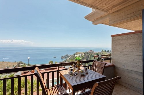 Foto 11 - Taormina Panoramic Seaview Apartment