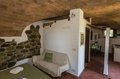 Foto 6 - Apartment in a Rustic House in the Tuscan Hills Near the Sea