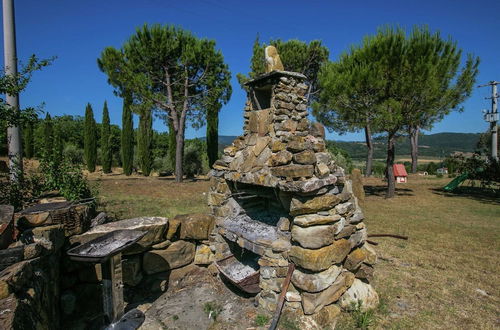 Photo 23 - Apartment in a Rustic House in the Tuscan Hills Near the Sea