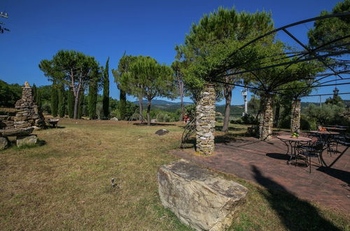 Photo 28 - Apartment in a Rustic House in the Tuscan Hills Near the Sea