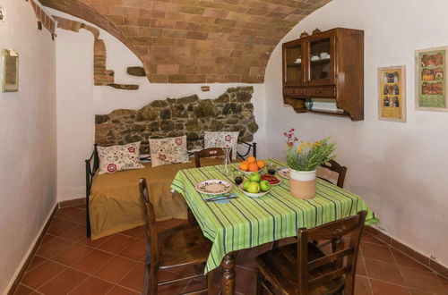 Foto 18 - Apartment in a Rustic House in the Tuscan Hills Near the Sea