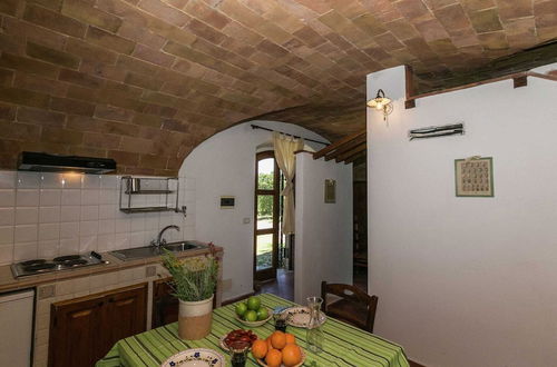 Photo 12 - Apartment in a Rustic House in the Tuscan Hills Near the Sea