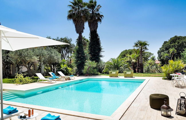 Elegant Villa With Pool and Garden - Foto 22