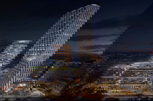 Foto 1 - Luxury at Mercury Towers by Zaha Hadid Architects