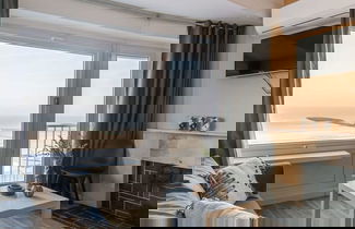 Foto 1 - Pleasant Apartment With Frontal sea View