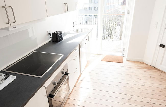 Beautiful and Bright 2-bed With Private Balcony - Foto 4
