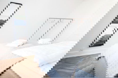 Foto 5 - Beautiful and Bright 2-bed With Private Balcony