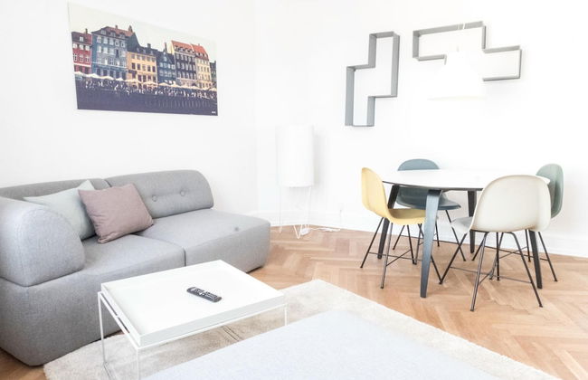 Beautiful and Bright 2-bed With Private Balcony - Foto 1