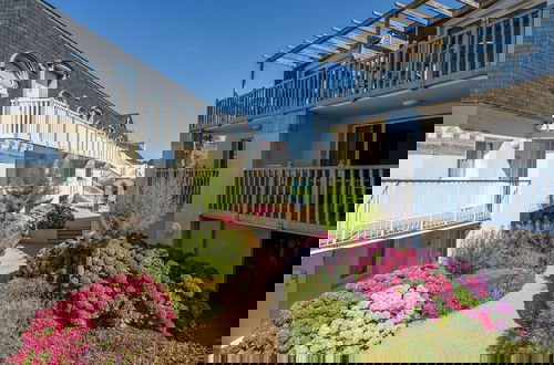 Photo 14 - Seafront Apartment Near a Beach