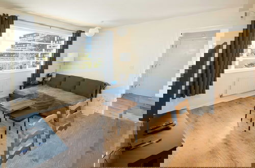 Foto 12 - 2BD London Flat - City Buzz & Parkside Serenity