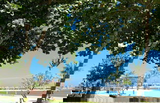 Foto 2 - Luxe 1BR w Palm Skyline View Easy Mall Access