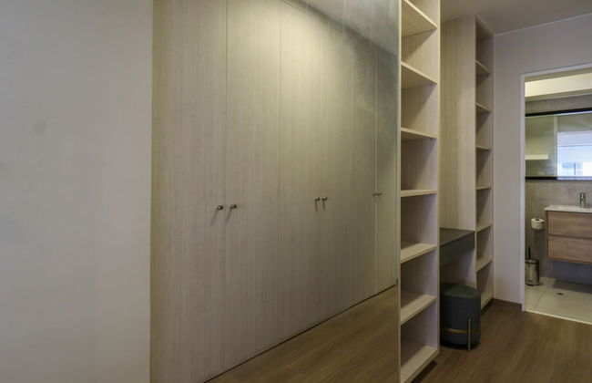 w Illustrious 1BR w Balcony in Miraflores - Photo 17